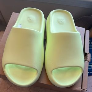used yeezy green glow slide size 7